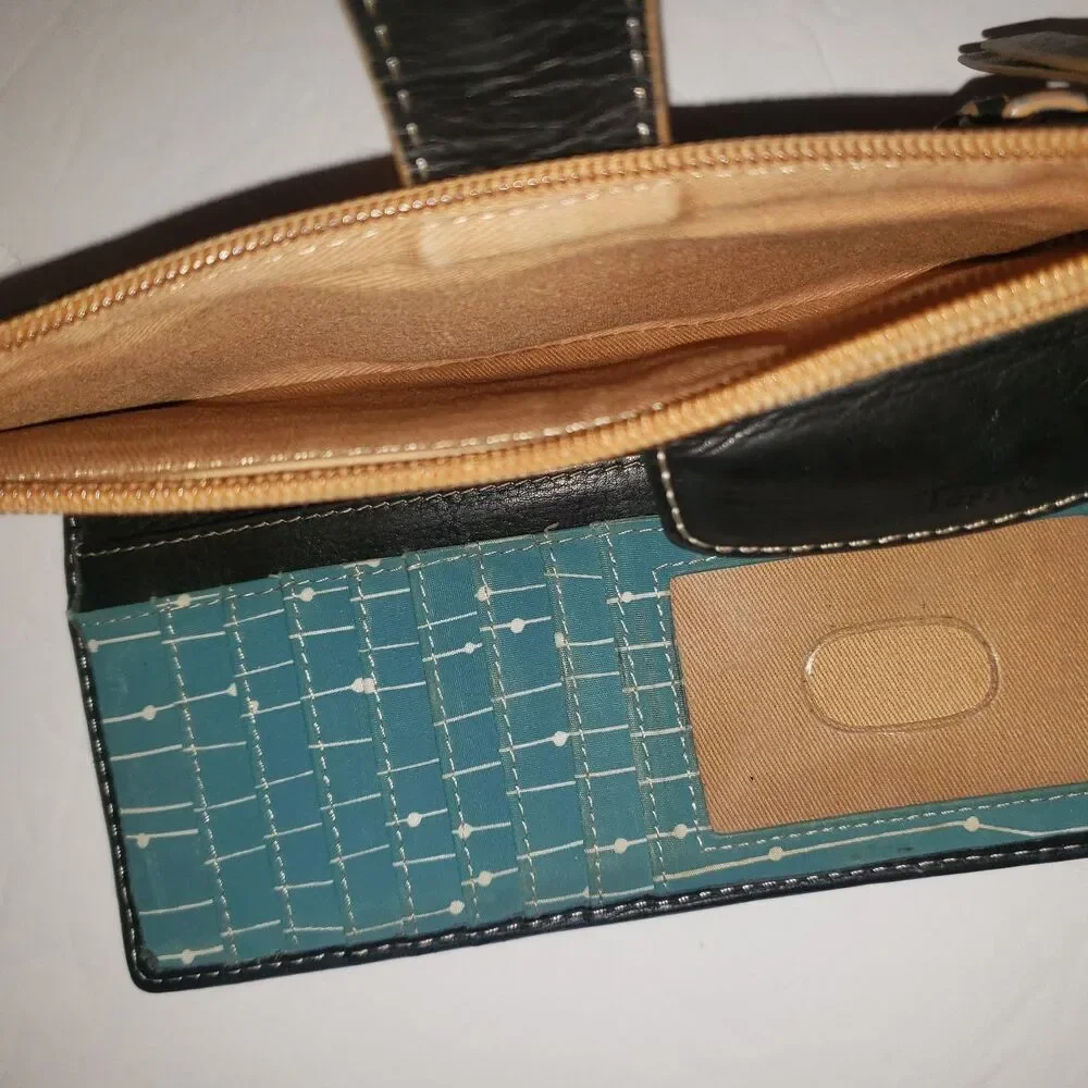 Fossil weekender checkbook